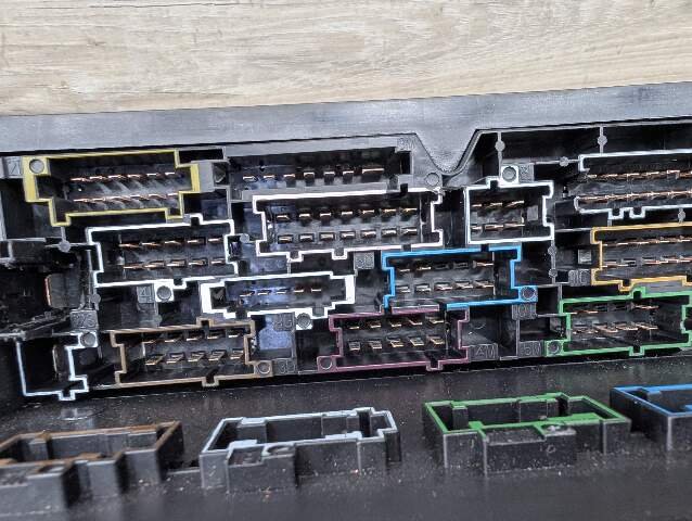 OEM Mercedes A207 W212 E550 Front SAM Module Relay Fuse Junction Box