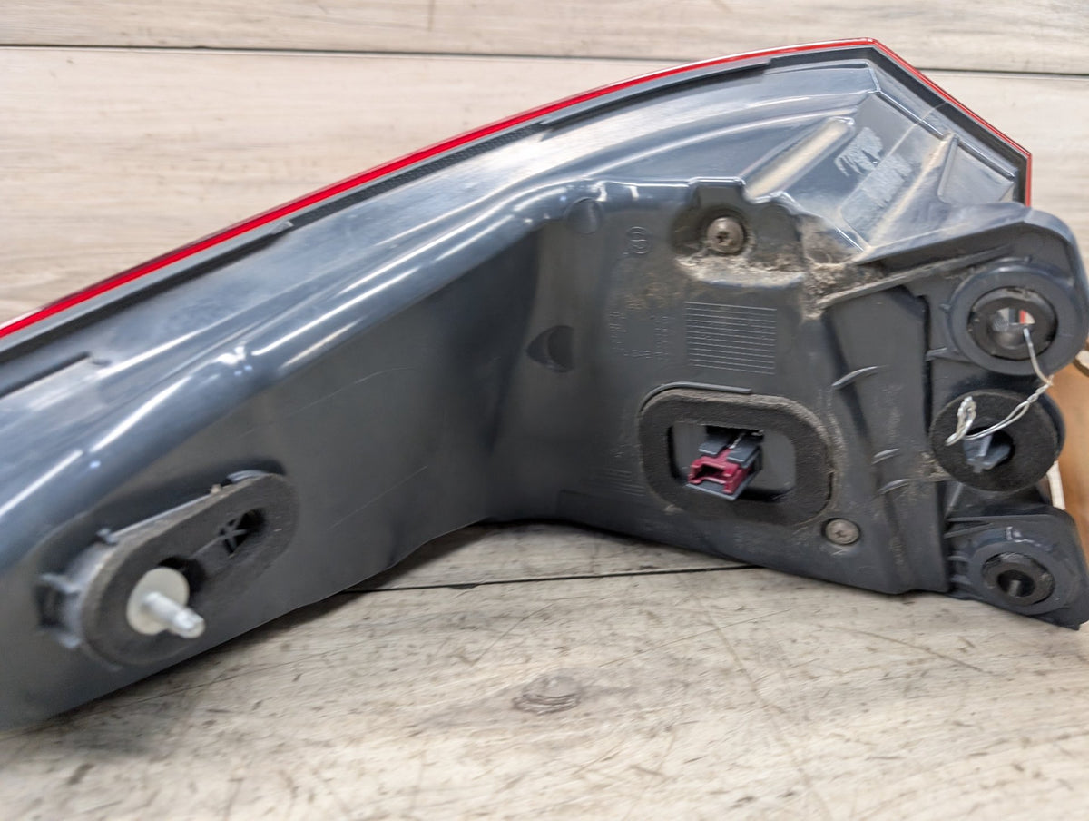 2017-2023 BMW M550i G30 Rear Right Passenger Outer Tail Light 7376470 17-20 OEM BMW F90 G30 530 540 M550 M5 Rear Passenger Side Outer Tail Light OEM
