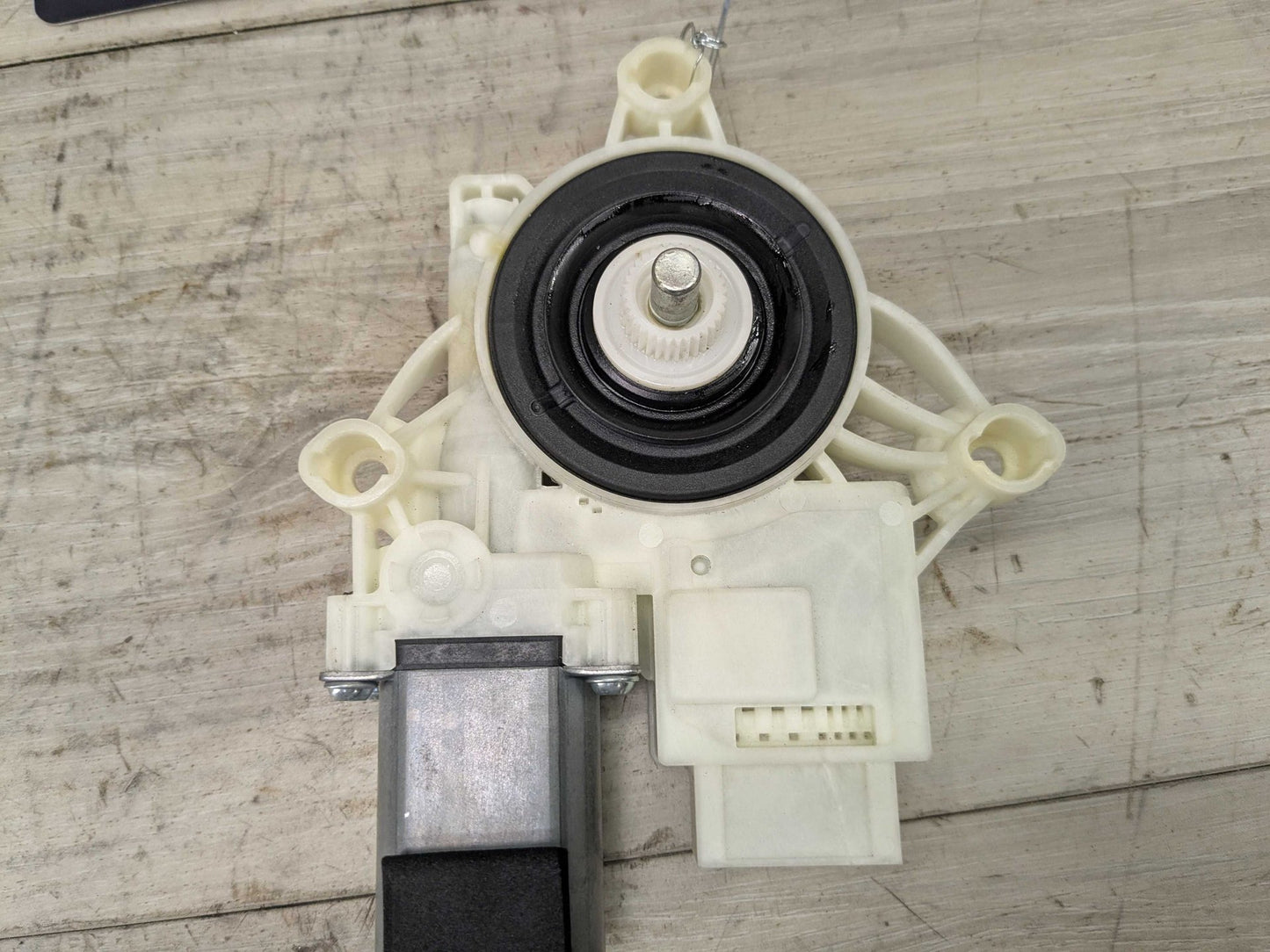 2019 BMW 330i G20 Front Right Passenger Door Window Glass Regulator Motor 8495866 19-24 OEM BMW G20 G80 330 M340 Front Right Passenger Door Window Regulator Motor