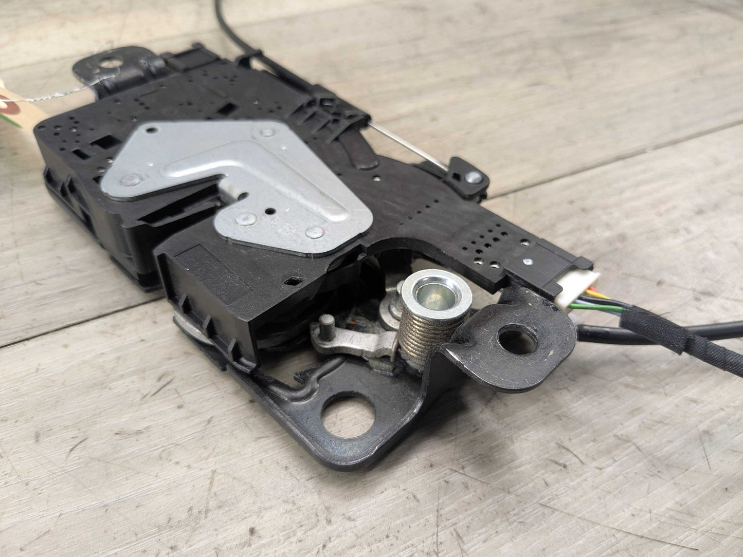 2019 BMW 330i G20 Liftgate Trunk Lid Liftgate Lock Latch Actuators SET 7383561 OEM BMW F90 F97 G01 G12 G22 G30 X3 M5 Trunk Lid Actuator Latch Lock System SET