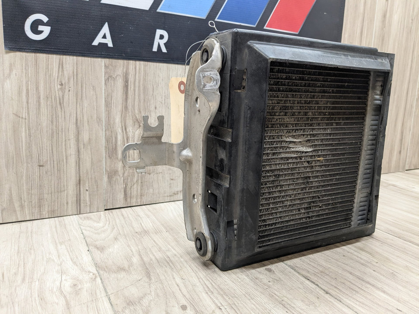 2018 BMW M550i G30 Left or Right Secondary Auxiliary radiator 8619383 OEM BMW F90 F93 G12 G16 G30 M5 M8 Secondary Auxiliary Coolant Remote Radiator