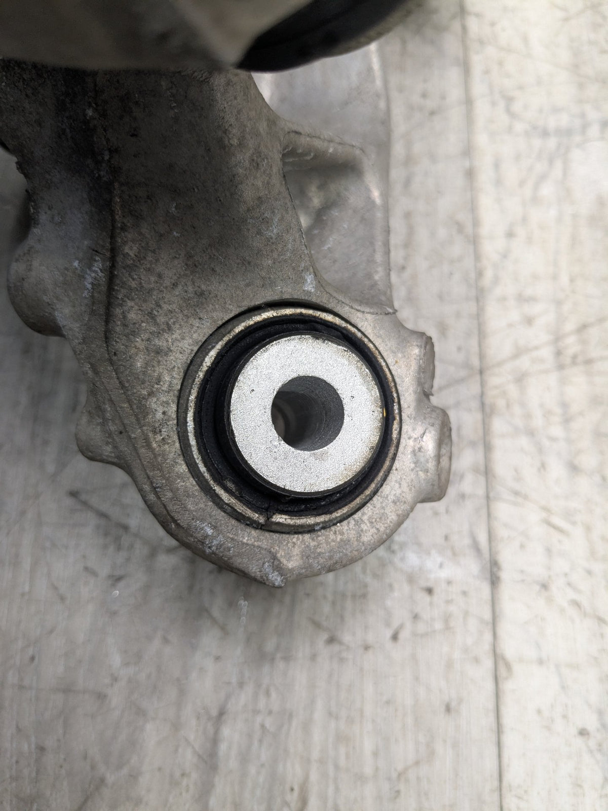 OEM BMW G01 X3 30i 30iX M40iX REAR Left Driver Knuckle Wheel Hub Spindle Bearing