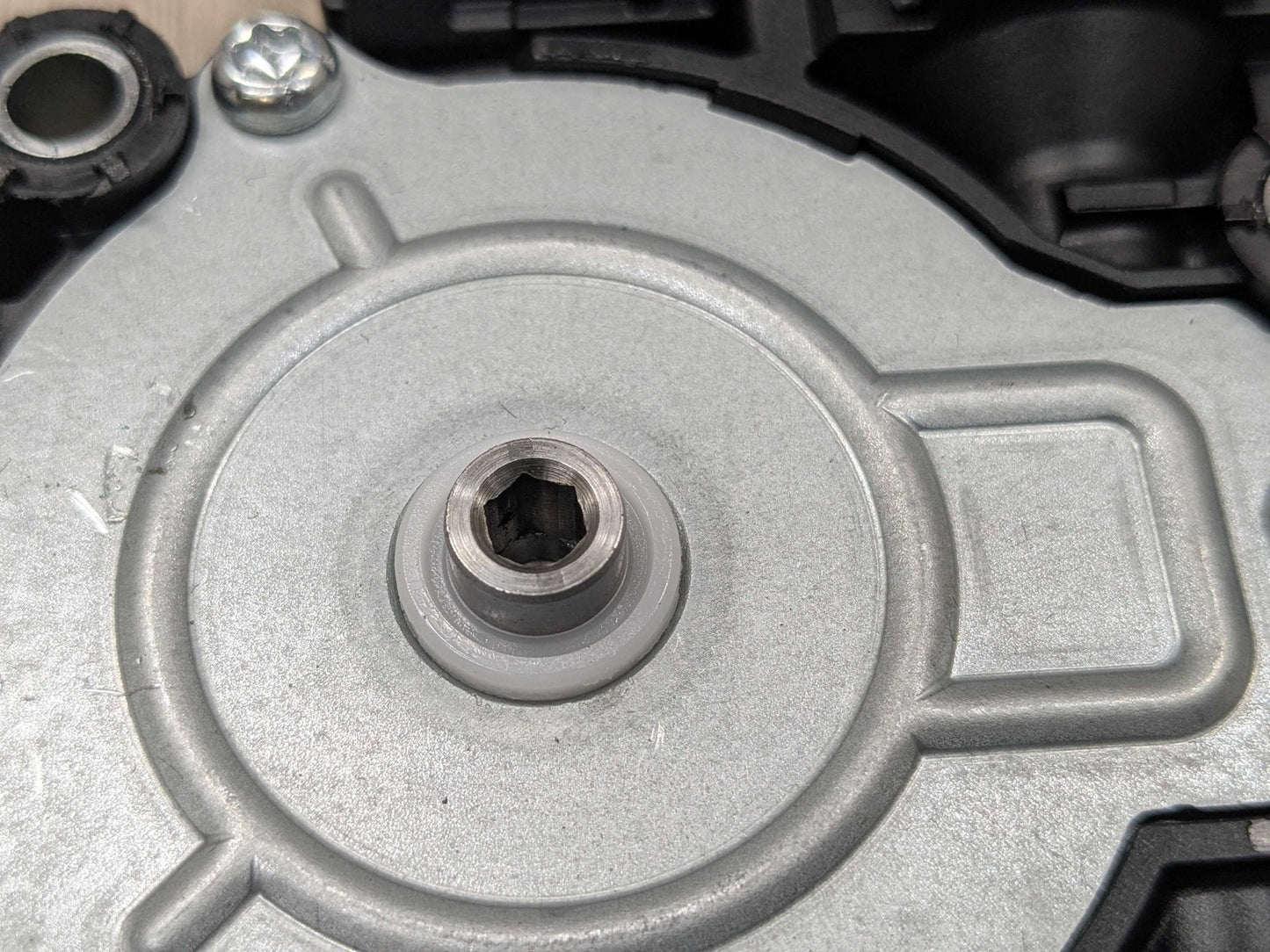 2023 BMW M240i G42 Sunroof Sun Roof Glass Motor 7424804 OEM BMW G20 G22 G26 G42 G80 G82 G87 M2 M3 M4 Sunroof Moonroof Motor Drive Unit