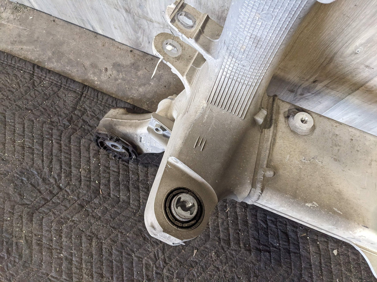 2016 750xi G12 Rear Axle Support Crossmember Subframe 6861201 OEM BMW G11 G12 G16 G30 Rear Axle Subframe Suspension Carrier Crossmember OEM