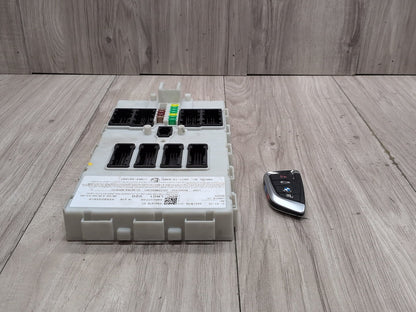 2015 - 2019 BMW X6 F86 Bdc Body Domain Fem Control Module w/ Key 6821976 S63B44T2