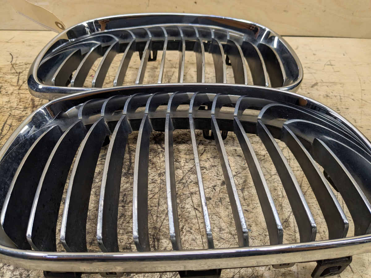 2008-2013 BMW 135i E88 Front Upper Bumper Cover Kidney Grilles SET 7179655 OEM
