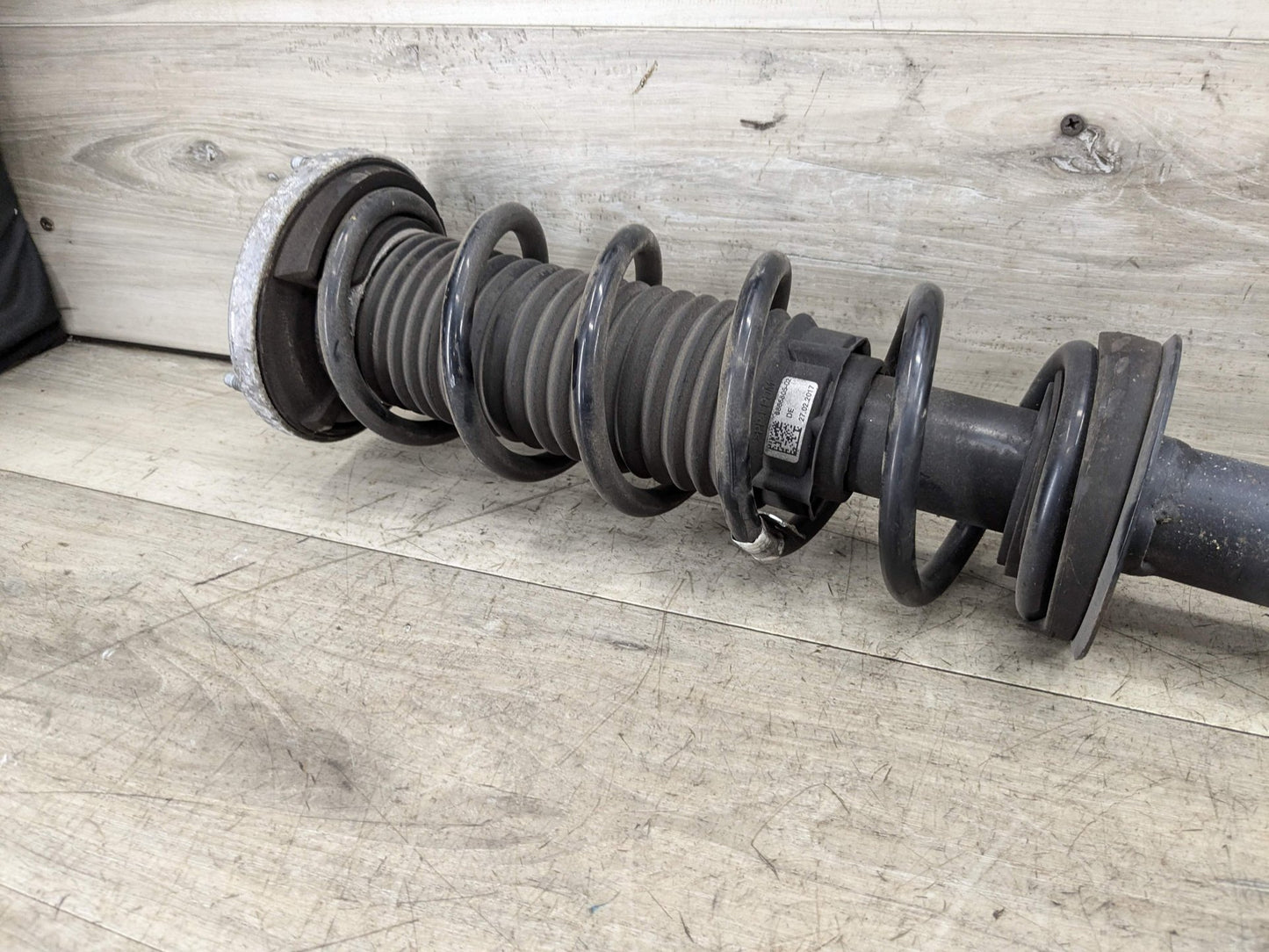 2017 BMW 540i G30 Rear Left Driver Spring Strut Shock Absorber 6866617 OEM BMW G30 530 540 REAR Left Right Side Suspension Strut Shock Absorber Spring