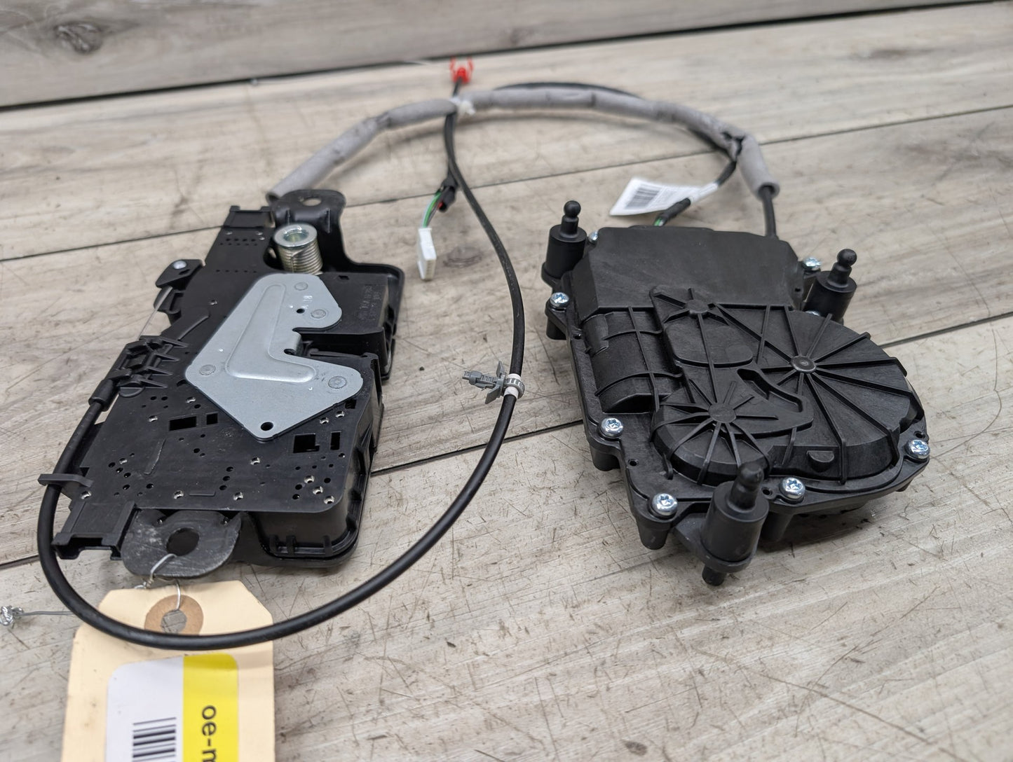 2017-2023 BMW M550i G30 Liftagte Trunk Lid Liftgate Lock Latch Actutaor 7383561 OEM BMW F90 F97 G01 G12 G22 G30 X3 M5 Trunk Lid Actuator Latch Lock System SET