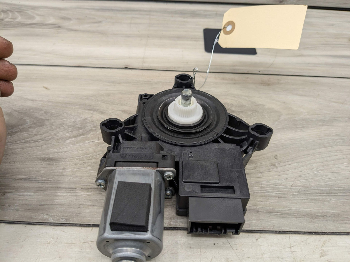 2021 BMW M340i G20 Rear Left Driver Door Window Glass Regulator Motor 8498863 OEM BMW G20 G80 M3 330 M340 REAR Left Driver Side Door Window Regulator Motor