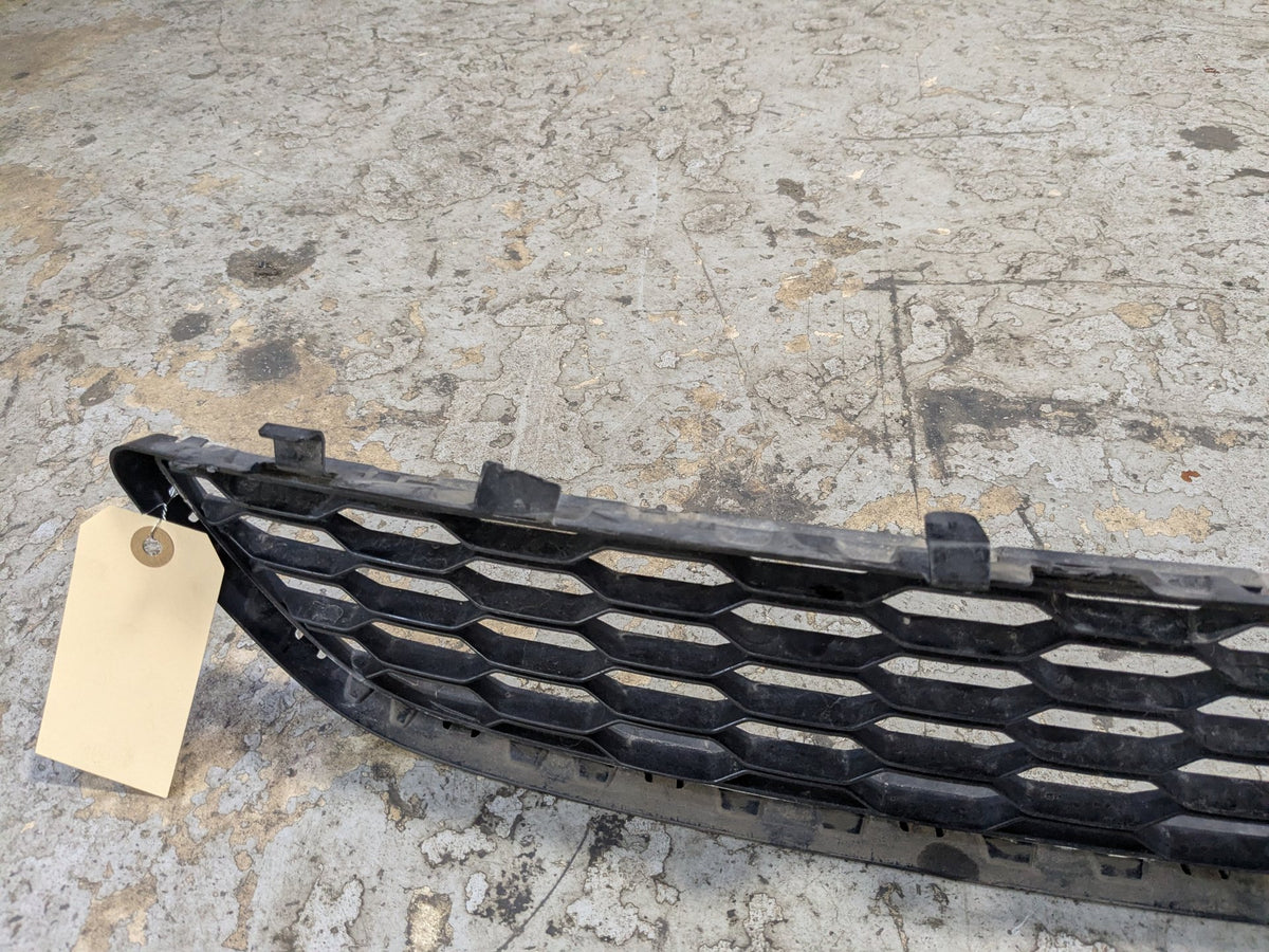 2017-2023 BMW M550i G30 Front Middle Center Bumper Cover Grille 8064931 *17-20 OEM BMW G30 Front Bumper Lower Center Grille Trim Black OEM