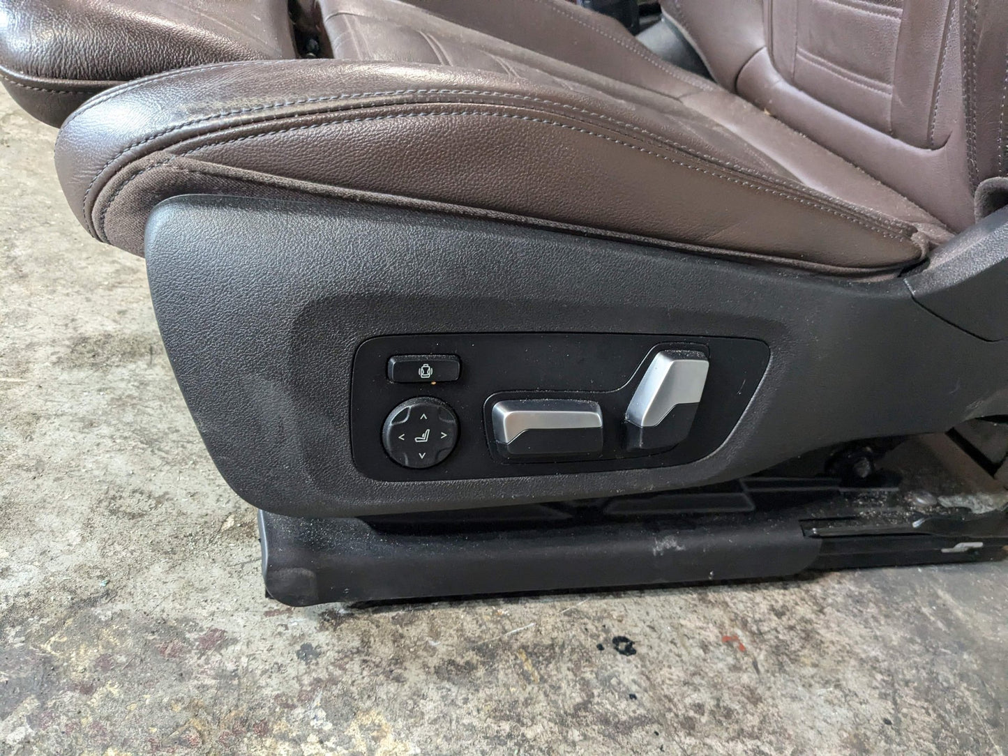 2019 BMW X3 G01 Front Left Driver Right Passenger Seat Assemblys SET Brown