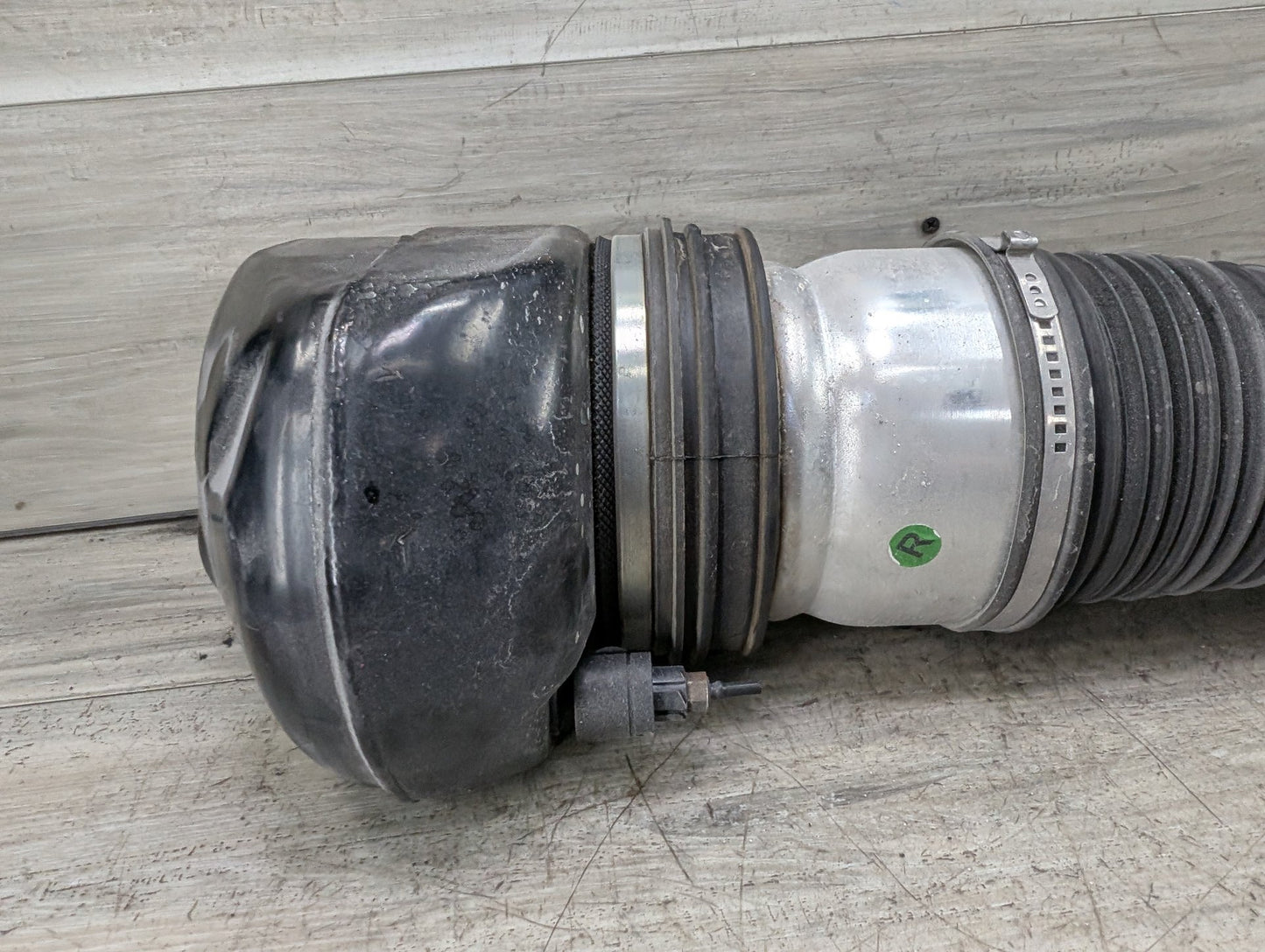 2017 BMW 740i G12 Front Right Passenger Spring Strut Shock Absorber 6877554 AFT BMW 16-22 G11 G12 740i RWD Front Right Passenger Air Shock Strut Absorber