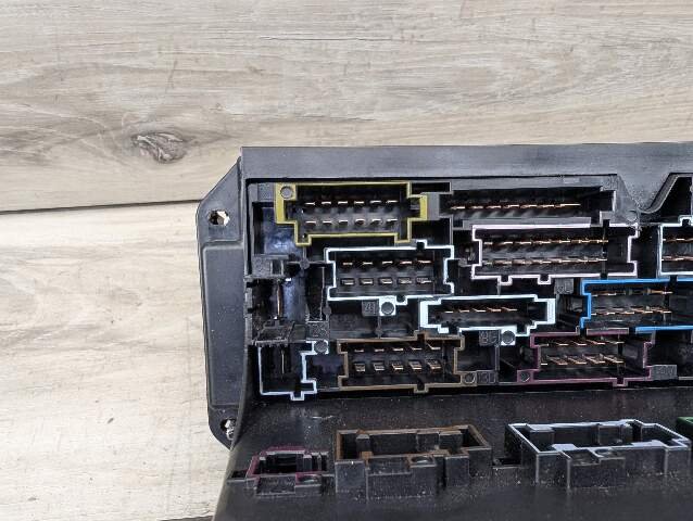 OEM Mercedes A207 W212 E550 Front SAM Module Relay Fuse Junction Box