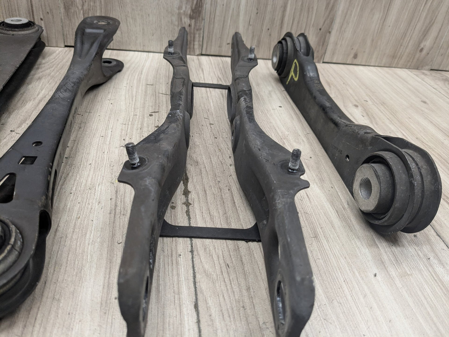 2017-2023 BMW M550i G30 Rear Right Passenger Control Arms SET 6870536 OEM BMW G11 G12 G14 G15 G16 G30 Rear Right Passenger Upper Lower Control Arm SET
