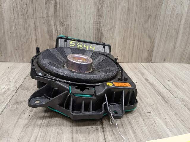 16-22 OEM BMW G30 G12 F90 Front Right Passenger Sub Subwoofer Speaker Harman