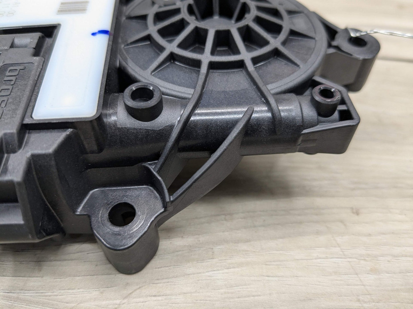 2021 BMW M340i G20 Front Right Passenger Door Window Glass Regulator Motor 8498860 OEM BMW G20 G80 330 M340 M3 FRONT Right Passenger Door Window Regulator Motor