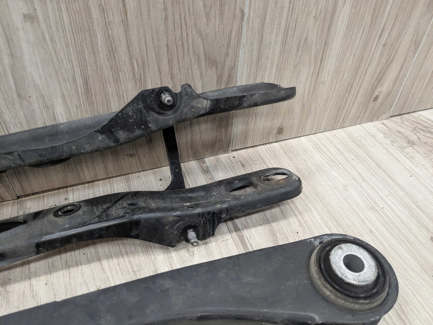 2017 BMW 750i G12 Rear Left Driver Control Arms SET 6861115 OEM BMW G11 G12 G14 G15 G16 G30 Rear Left Driver Upper Lower Control Arm SET