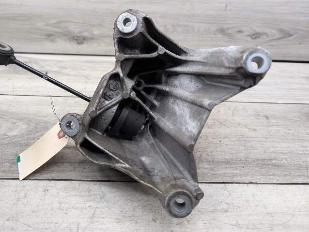 OEM AUDI A4 A5 A6 A7 Q5 Q7 Engine 2.0L EA888 Gen3 Left Motor Mount Bracket