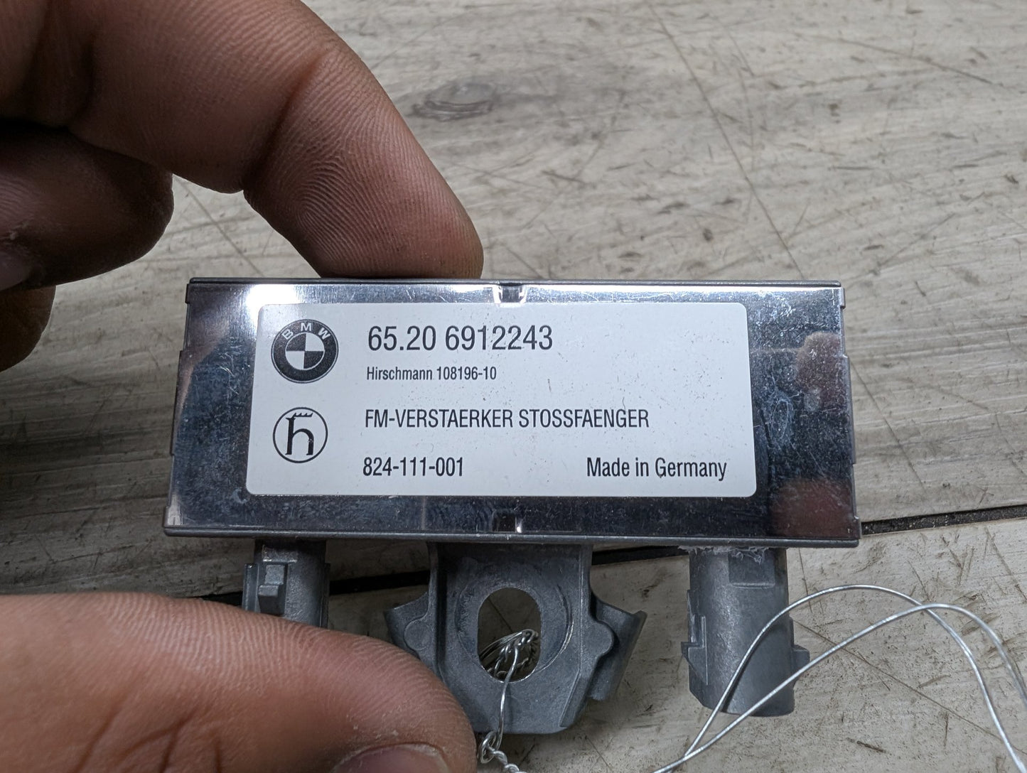 03-08 OEM BMW E85 Z4 Rear Bumper Radio Antenna Amplifier Booster Module