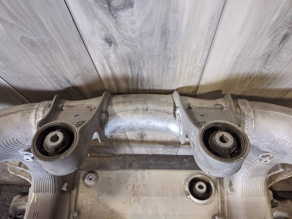 2016 750xi G12 Rear Axle Support Crossmember Subframe 6861201 OEM BMW G11 G12 G16 G30 Rear Axle Subframe Suspension Carrier Crossmember OEM