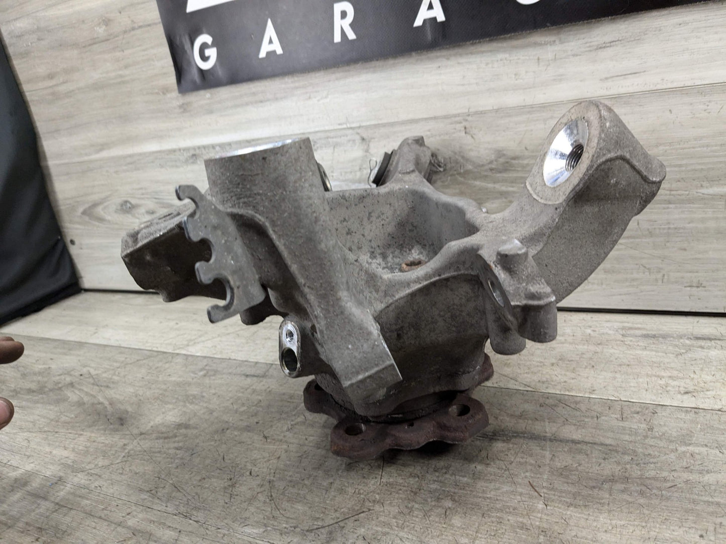 2017 BMW 540i G30 Rear Right Passenger Spindle Knuckle w/ Bearing 6866338 17-23 OEM BMW G30 530 540 M5550 REAR Right Passenger Hub Knuckle Bearing Carrier