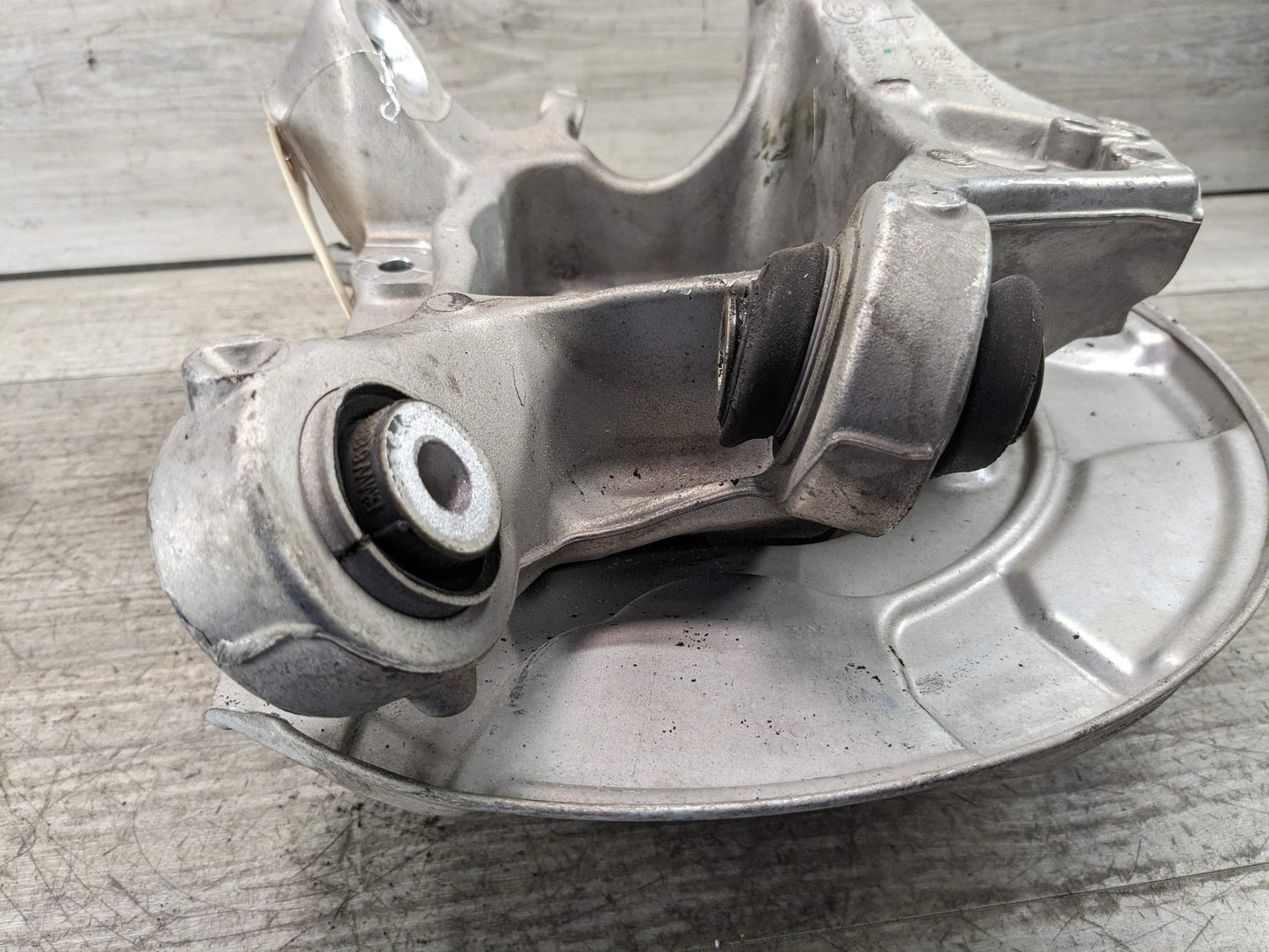 2018 BMW 540i G30 Rear Right Passenger Spindle Knuckle w/ Bearing 6866638 17-23 OEM BMW G30 530 540 M5550 REAR Right Passenger Hub Knuckle Bearing Carrier