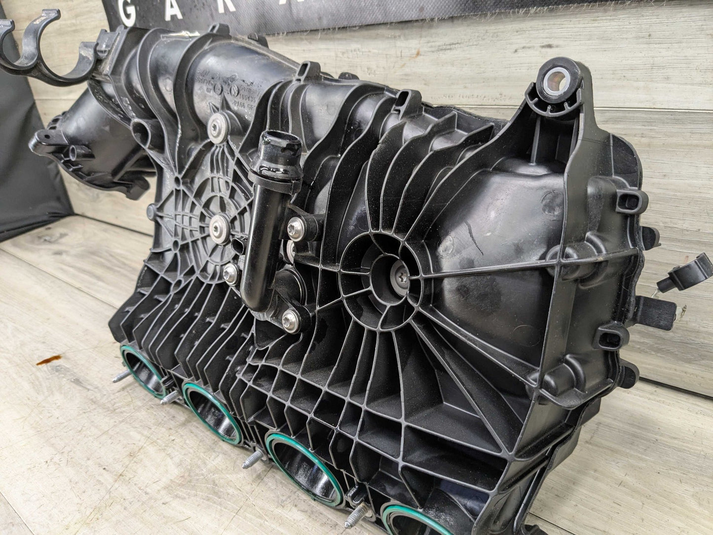 OEM BMW G01 G20 G26 G30 230 330 430 530 X3 Engine B46 Intake Manifold 8647975