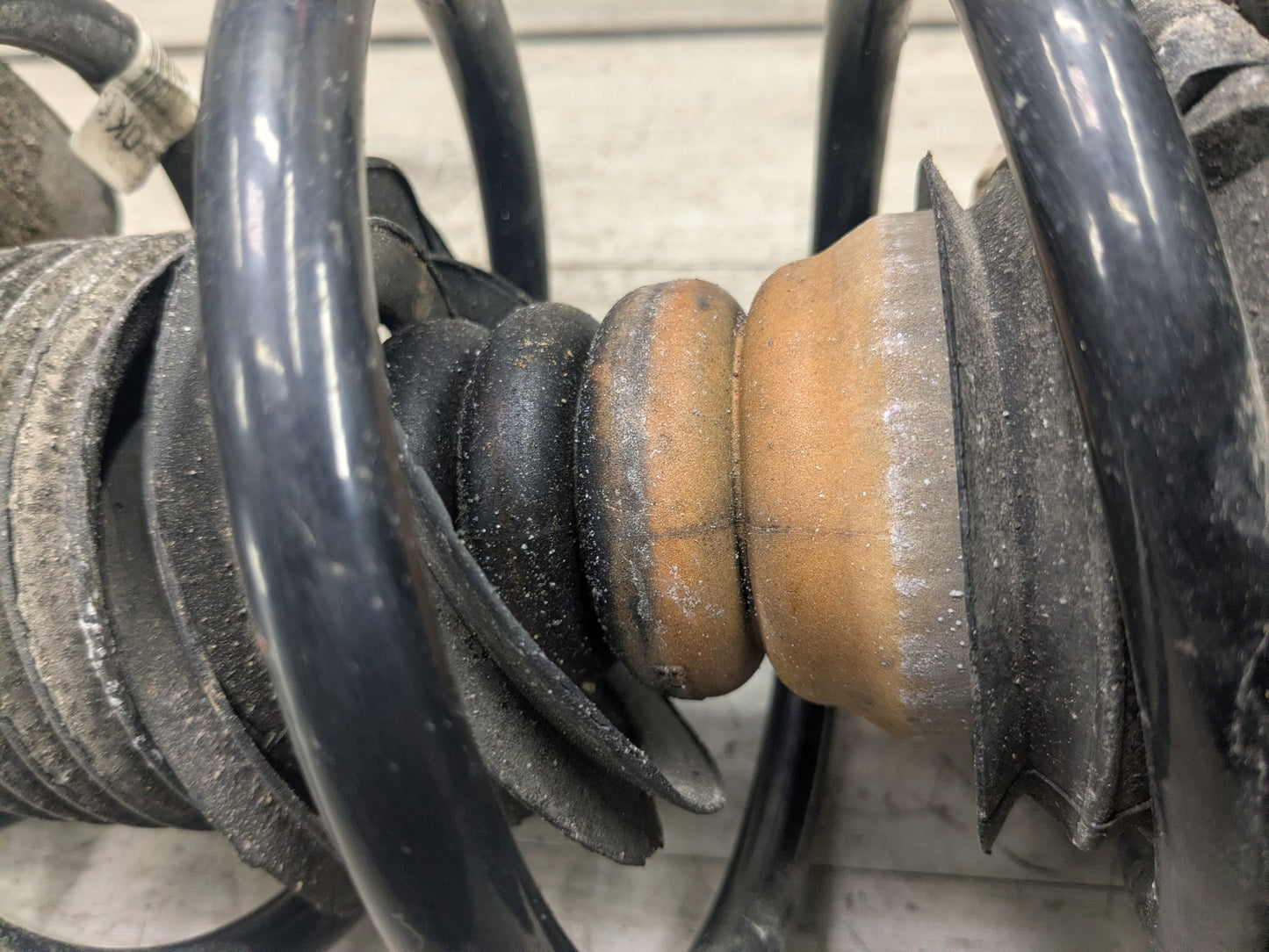 2017 BMW 340i F34 Front Left Driver Spring Strut Shock Absorber 6873781 *14-19 OEM BMW F34 335 340 Front Left Driver Shock Absorber Strut Spring