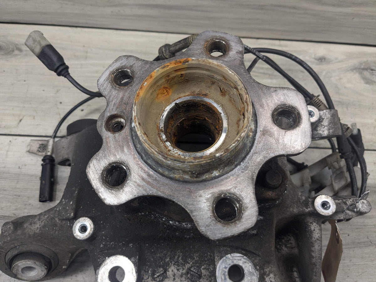 2018 BMW M550i G30 Rear Right Passenger Spindle Knuckle w/ Bearing 6866336 17-23 OEM BMW G30 530 540 M5550 REAR Right Passenger Hub Knuckle Bearing Carrier OEM