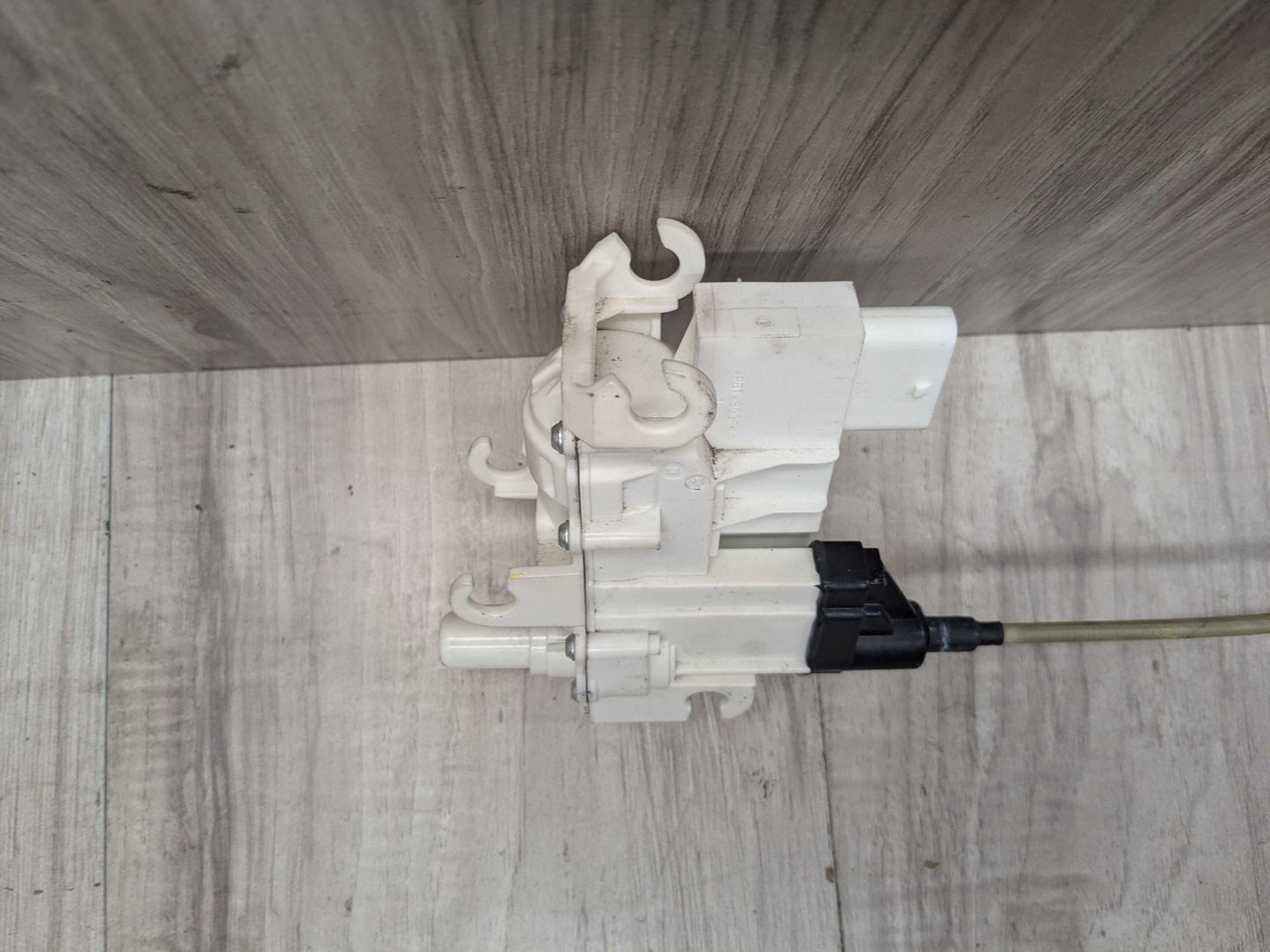 2017 BMW 750i G12 Rear Left Driver Door Latch Lock Actuator w/ Soft Close 2581897 OEM BMW G12 740 750 M760 B7 REAR LEFT DRIVER Door Lock Latch Actuator SOFT CLOSE