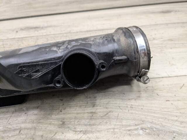 09-19 OEM BMW F12 F13 F15 F16 X5 X6 Front Right Intercooler Upper Charge Pipe