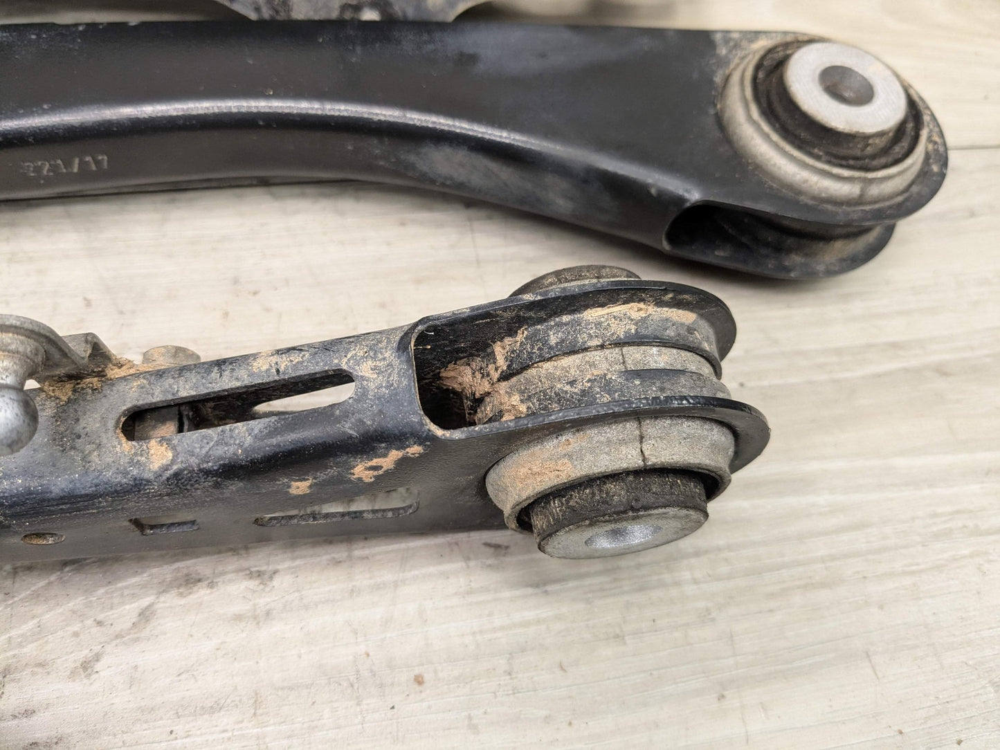 2018 BMW 750i G12 Rear Left Driver Control Arms SET 6861115 OEM BMW G11 G12 G14 G16 G30 Rear Left Driver Side Upper Lower Control Arm SET