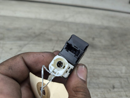 11-19 OEM BMW F15 F25 X1 X3 X4 X5 X6 AUX Auxiliary Audio + USB Charging Port