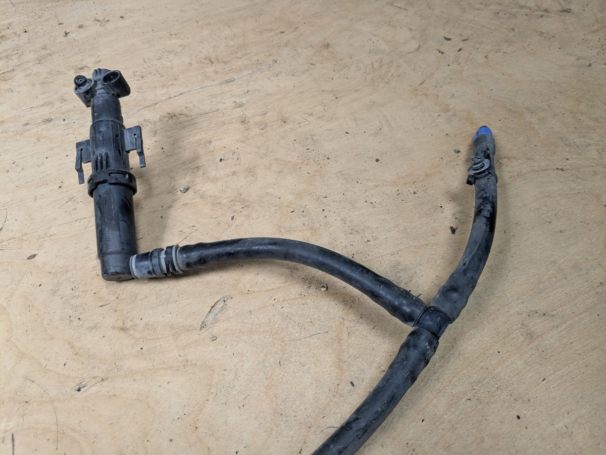 2011-2016 BMW 528i F10 Front Left Right Bumper Headlight Washer Nozzles SET 7149885 OEM BMW F07 F10 Front Bumper Headlight Washer Nozzle Spray Assembly OEM