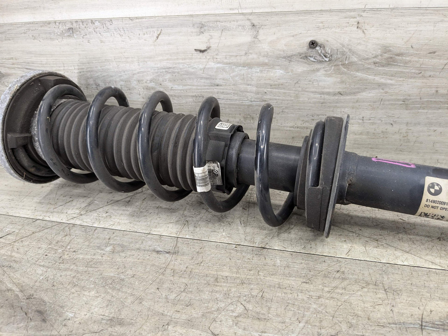 2017 BMW 540i G30 Rear Left Driver Spring Strut Shock Absorber 6866617 OEM BMW G30 530 540 REAR Left Right Side Suspension Strut Shock Absorber Spring