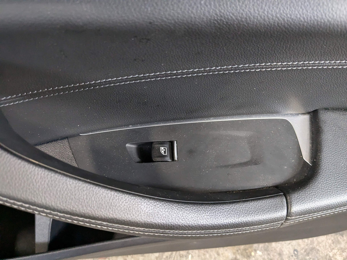 2019 BMW X3 G01 Front Right Passenger Interior Door Panel Card 7410282 OEM BMW G01 X3 FRONT Right Passenger Interior Door Panel Card Trim Cover Black OEM