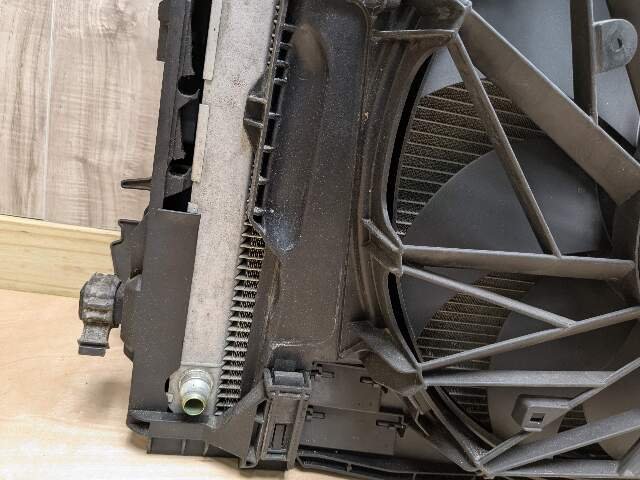 09-15 OEM BMW F01 F02 750 Radiator Condenser Cooling Fan Shroud Assembly N63