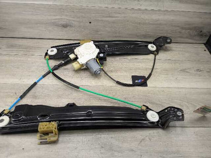 OEM BMW F10 528 535 550 M5 FRONT Right Passenger Door Window Regulator Motor