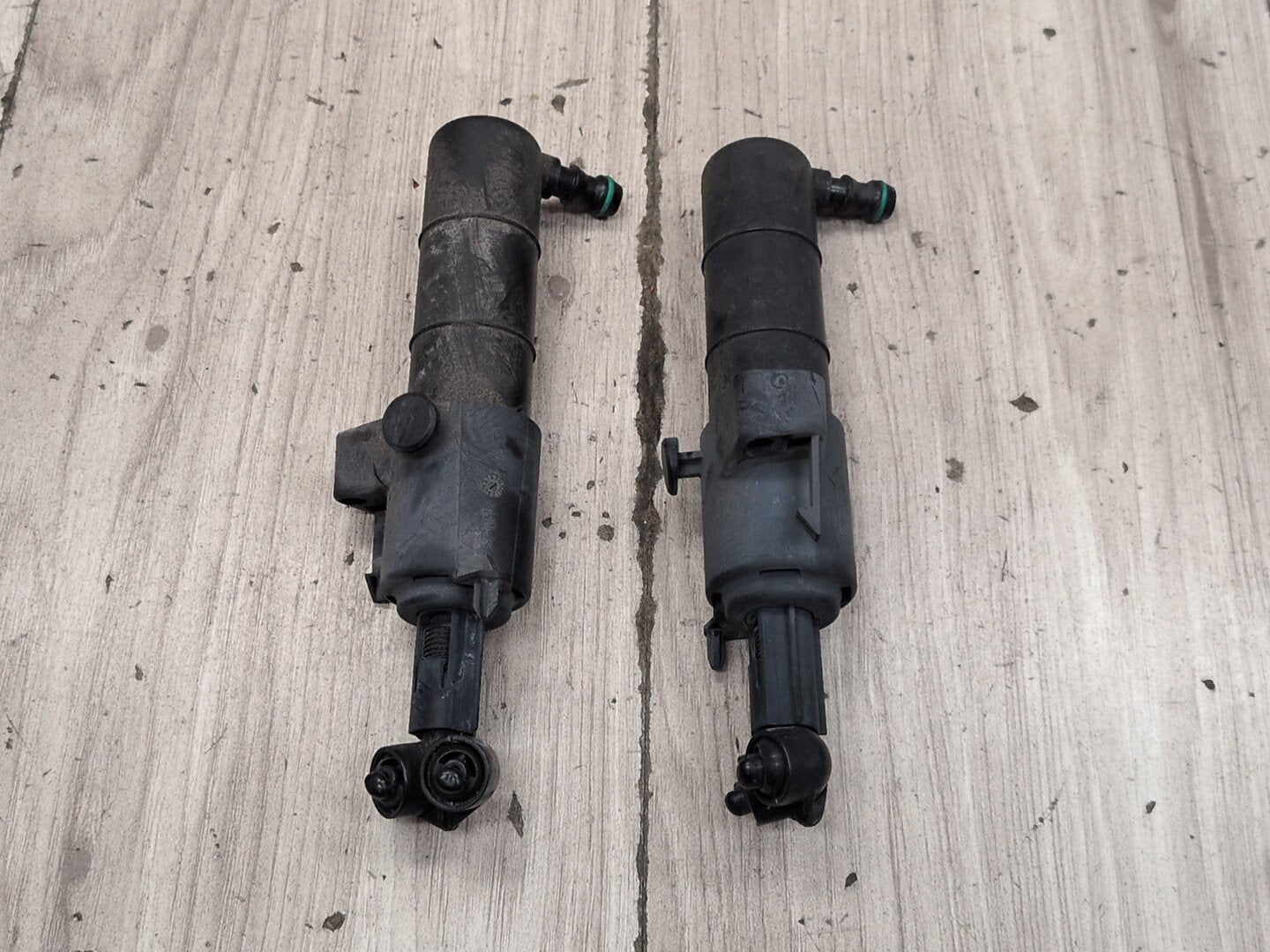 2009-2012 Mercedes-Benz E550 W212 Front Left Right Bumper Headlight Washer Nozzles SET A2128600147 OEM