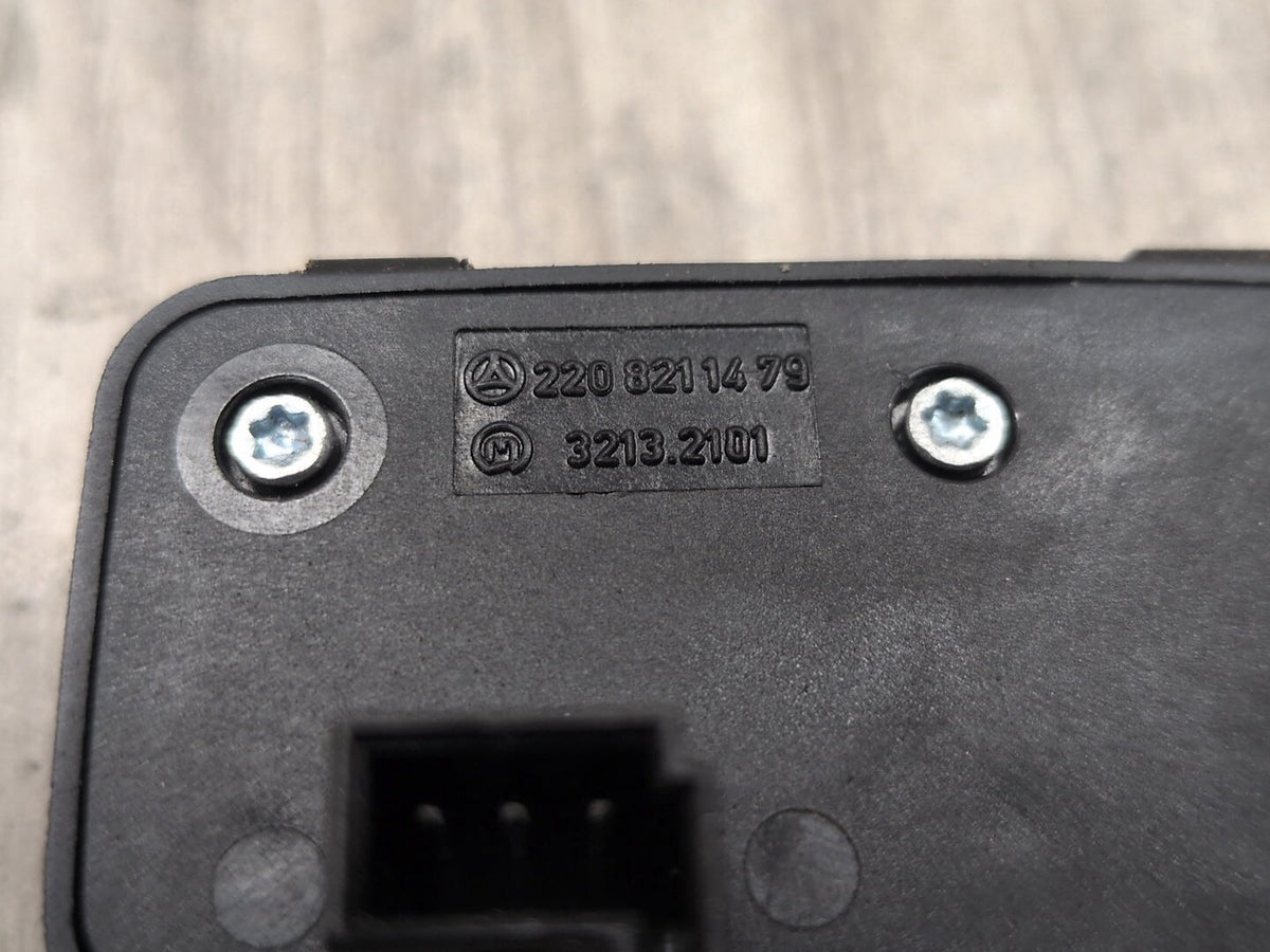 2009-2012 Mercedes-Benz E550 W212 Liftgate Trunk Lid Lock Unlock Switch 2208211479 OEM
