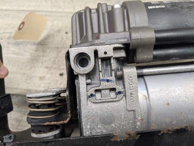 09-15 OEM BMW F01 F02 740 750 760 B7 Rear Air Suspension Compressor Pump Motor