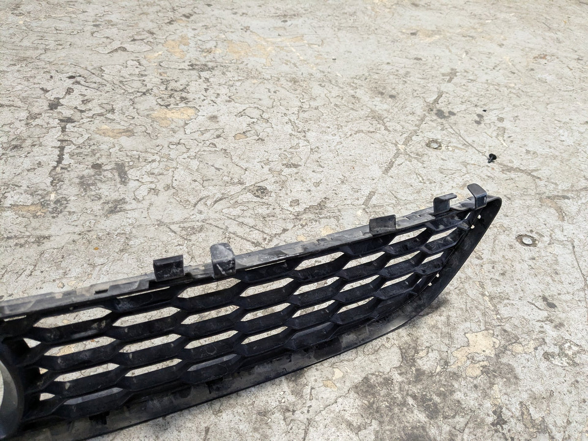 2017-2023 BMW M550i G30 Front Middle Center Bumper Cover Grille 8064931 *17-20 OEM BMW G30 Front Bumper Lower Center Grille Trim Black OEM