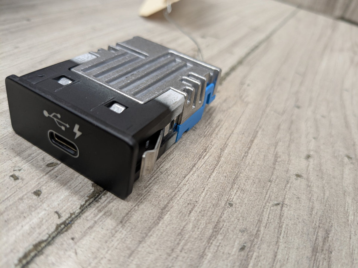 OEM BMW F44 F48 F97 G01 G05 G12 G20 G30 G80 USB Dual Type C Charger Port Socket