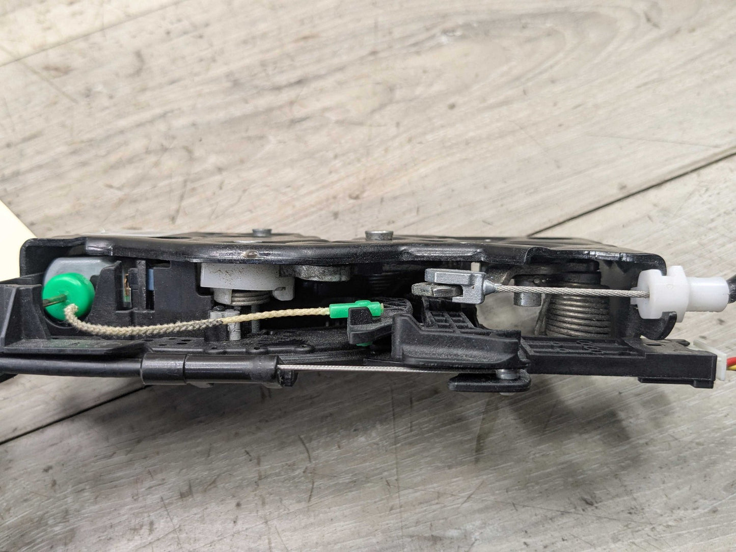 2019 BMW 330i G20 Liftgate Trunk Lid Liftgate Lock Latch Actuators SET 7383561 OEM BMW F90 F97 G01 G12 G22 G30 X3 M5 Trunk Lid Actuator Latch Lock System SET