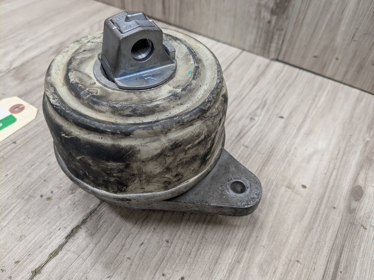 OEM Mercedes W212 W218 E550 M278 CLS63 AMG Engine Right Passsenger Motor Mount