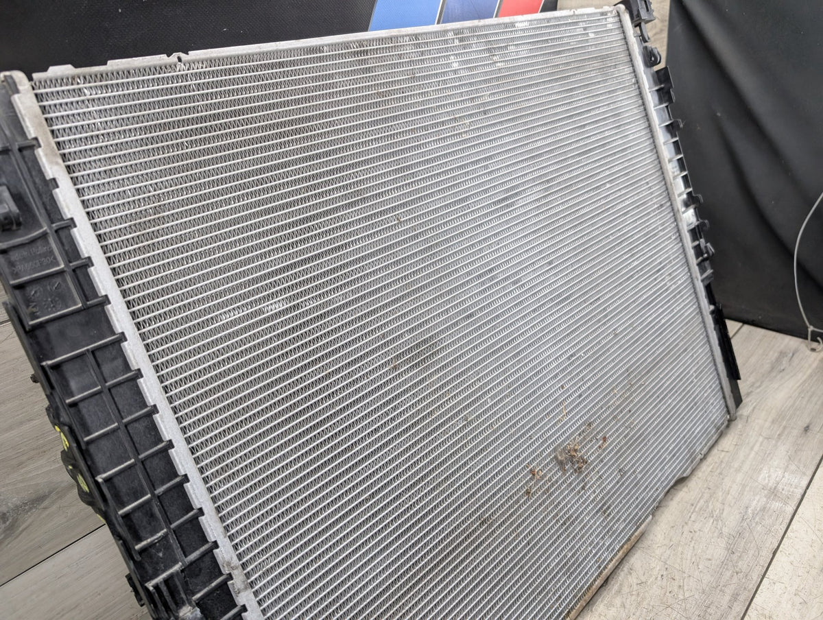 2017-2023 BMW M550i G30 Cooling Radiator 8743667 *16-19 OEM BMW G11 G12 G30 750 M550iX Coolant Radiator N63R