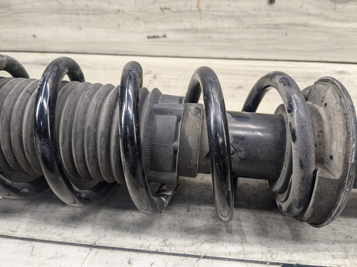 2019 BMW M550i G30 Rear Left Driver Spring Strut Shock Absorber 6867353 NOTE* OEM BMW G30 M550iX REAR Left Driver Side Strut Shock Absorber Spring VDC