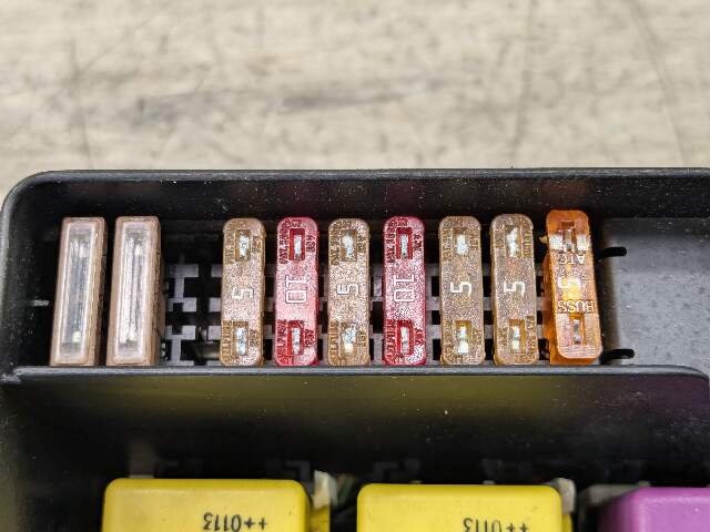 1996 - 2003 BMW Z3 E36 Front Power Distribution Fuse Box 1387590 M54B25O0