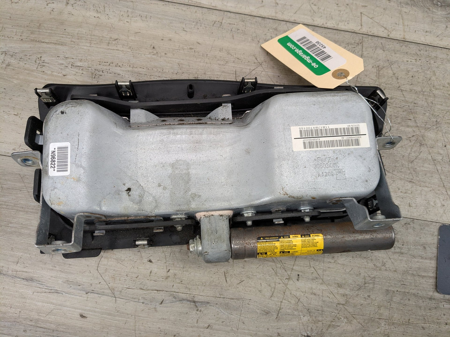 08-13 OEM BMW E88 128 135 CONVERTIBLE Front Left Driver Knee Lower Dash Airbag
