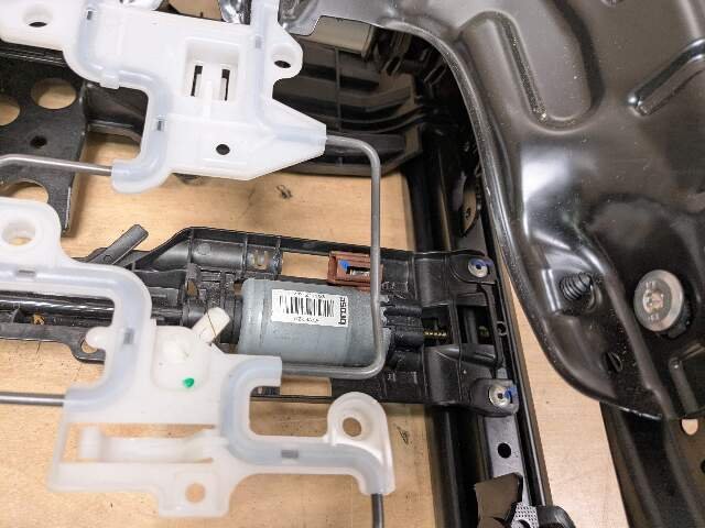 16-23 OEM BMW G12 G30 Front Right Passenger Seat Rail Track w/ Motors 7367546
